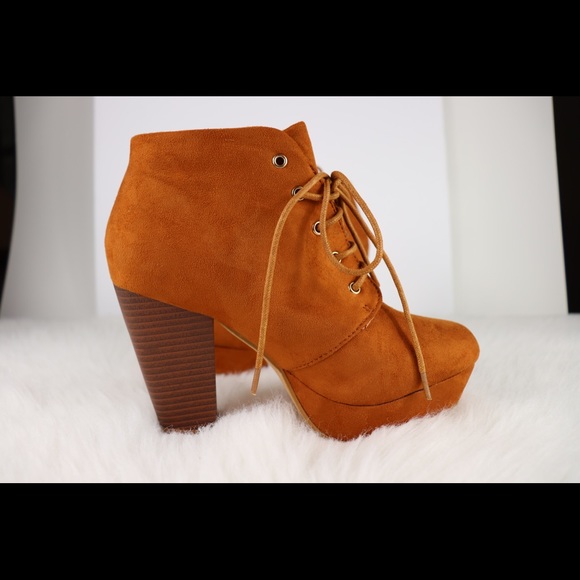 ALMOND TOE PLATFORM LACE UP HEELS - Picture 2 of 6